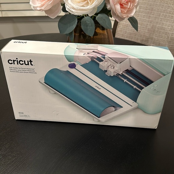 Cricut Roll Holder with Built-In Trimmer - Picture 1 of 1
